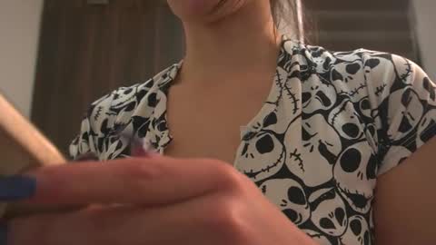 Leah online show from October 31, 2025, 7:48 pm