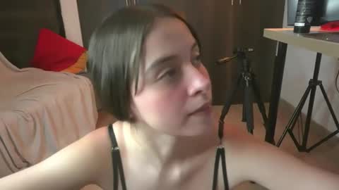 Snapshot of leiaah__ chatting on May 16, 2026, 12:40 am Leah online show from May 16, 2026, 12:40 am