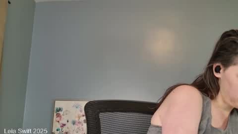 Leia Swift online show from December 20, 2025, 11:50 am