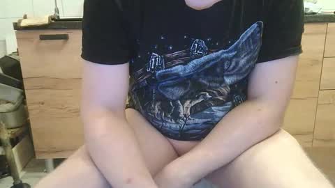 Snapshot of leila472952 chatting on February 8, 2026, 9:40 pm Sergey online show from February 8, 2026, 9:40 pm