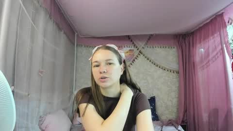 leila_bambi_ online show from April 2, 2026, 5:43 pm