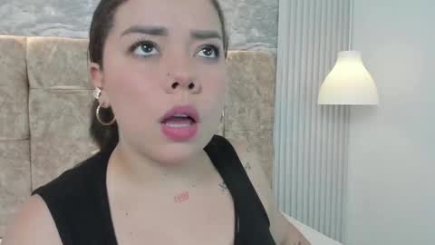 Snapshot of leilapons chatting on October 7, 2025, 5:21 pm leilapons online show from October 7, 2025, 5:21 pm