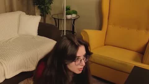 Luna online show from October 10, 2025, 2:16 pm