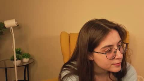 Luna online show from October 14, 2025, 1:23 pm