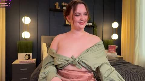 Lela online show from April 16, 2026, 9:39 pm