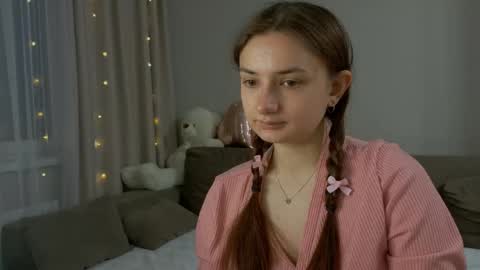 Snapshot of lelia_vibe chatting on April 27, 2026, 5:00 pm Lelia online show from April 27, 2026, 5:00 pm