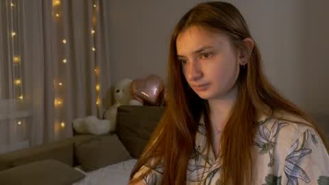 Snapshot of lelia_vibe chatting on May 3, 2026, 9:21 pm Lelia online show from May 3, 2026, 9:21 pm