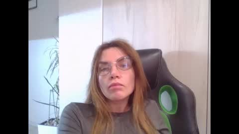 lena6122000 online show from May 10, 2026, 12:21 pm