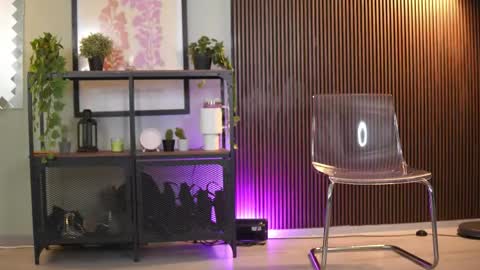 Lena Laurent online show from May 2, 2026, 9:14 am