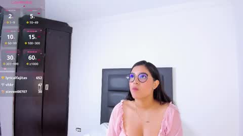 Snapshot of lena_rousseau chatting on March 7, 2025, 8:34 am Lena Rousseau online show from March 7, 2025, 8:34 am