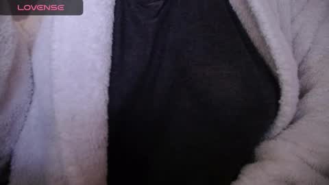 lenagolden online show from October 30, 2025, 1:34 pm