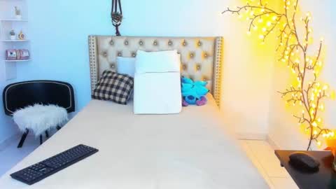 Lena  online show from October 5, 2025, 12:58 pm