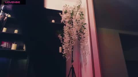 Lenna Kang online show from December 18, 2025, 8:15 pm