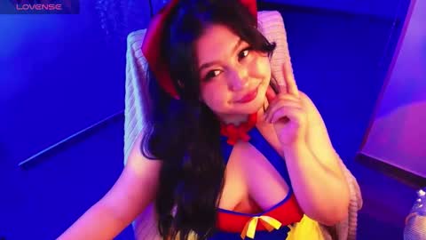 Lenna Kang online show from February 9, 2026, 9:41 pm