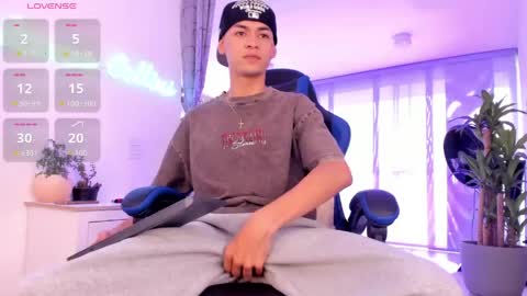 Snapshot of lennercollins_ chatting on April 20, 2026, 3:26 pm Lenner INDEPENDENT MODEL online show from April 20, 2026, 3:26 pm