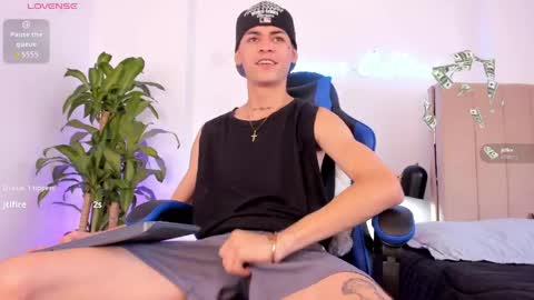Snapshot of lennercollins_ chatting on May 20, 2026, 3:51 pm Lenner INDEPENDENT MODEL online show from May 20, 2026, 3:51 pm
