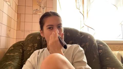 Hellomy name is Natalyits my first day here nice to meet you Give me 50 thumbs ups online show from April 25, 2026, 8:28 am