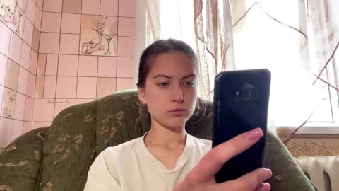 Hellomy name is Natalyits my first day here nice to meet you Give me 50 thumbs ups online show from April 25, 2026, 1:41 pm