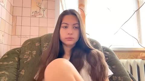 Hellomy name is Natalyits my first day here nice to meet you Give me 50 thumbs ups online show from April 29, 2026, 4:49 am
