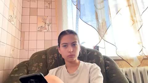Hellomy name is Natalyits my first day here nice to meet you Give me 50 thumbs ups online show from May 2, 2026, 3:11 am