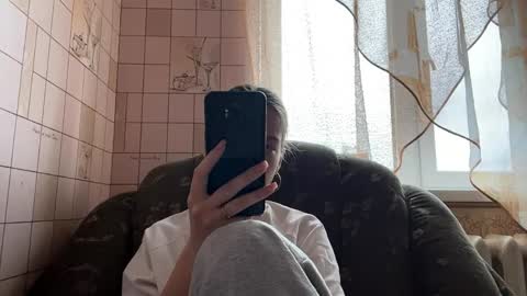 Hellomy name is Natalyits my first day here nice to meet you Give me 50 thumbs ups online show from May 10, 2026, 8:08 am