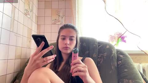 Hellomy name is Natalyits my first day here nice to meet you Give me 50 thumbs ups online show from May 18, 2026, 4:07 am