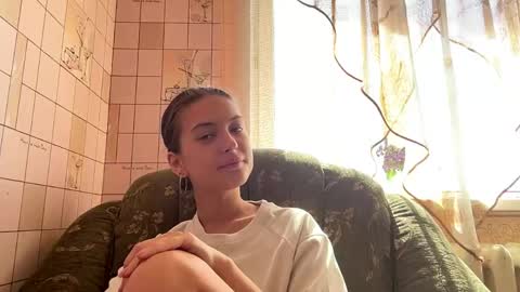 Hellomy name is Natalyits my first day here nice to meet you Give me 50 thumbs ups online show from May 22, 2026, 6:53 am