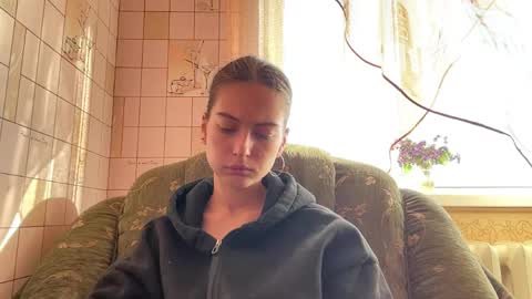 Hellomy name is Natalyits my first day here nice to meet you Give me 50 thumbs ups online show from May 23, 2026, 3:45 am