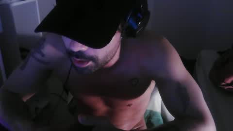 Snapshot of leo1991lol chatting on January 1, 2025, 7:10 pm leo1991lol online show from January 1, 2025, 7:10 pm