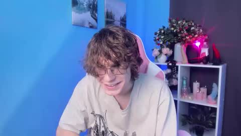 Snapshot of leo_bensyten chatting on October 15, 2025, 12:27 pm Leo online show from October 15, 2025, 12:27 pm