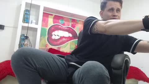 Snapshot of leo_cumming01 chatting on February 7, 2025, 2:58 pm Yesid online show from February 7, 2025, 2:58 pm