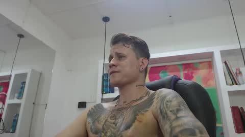 Snapshot of leo_cumming01 chatting on February 9, 2025, 4:40 pm Yesid online show from February 9, 2025, 4:40 pm