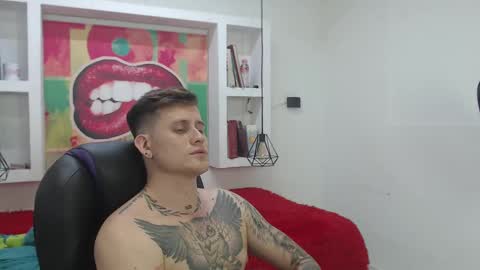 Snapshot of leo_cumming01 chatting on February 12, 2025, 4:44 pm Yesid online show from February 12, 2025, 4:44 pm