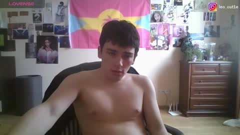 Snapshot of leo_cutie chatting on March 21, 2026, 9:47 am leo_cutie online show from March 21, 2026, 9:47 am