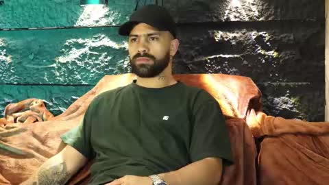 Leo  Diaz online show from October 4, 2025, 3:04 am