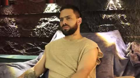 Leo  Diaz online show from November 11, 2025, 11:49 pm