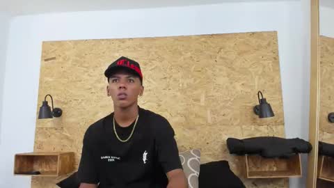 leo_jhonson online show from September 22, 2025, 1:24 pm
