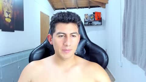 Snapshot of leo_neumann chatting on October 19, 2025, 12:22 am Leo online show from October 19, 2025, 12:22 am