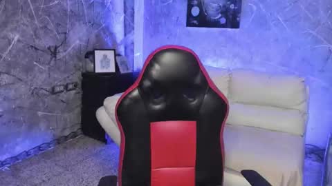 Leo independent model online show from November 14, 2025, 11:46 pm