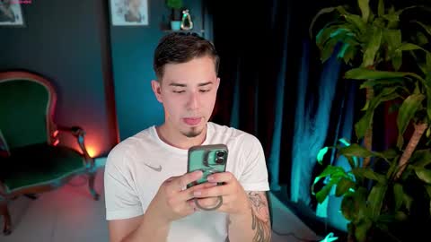 Snapshot of leo_valmore chatting on January 13, 2026, 6:46 pm Leo online show from January 13, 2026, 6:46 pm