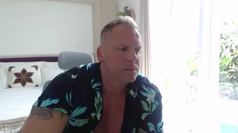 Snapshot of leoboyf4f chatting on October 27, 2025, 3:43 am TheBigLeo online show from October 27, 2025, 3:43 am