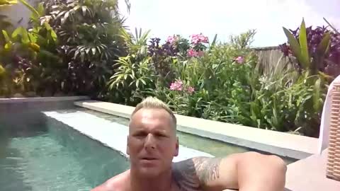 Snapshot of leoboyf4f chatting on October 28, 2025, 5:33 am TheBigLeo online show from October 28, 2025, 5:33 am