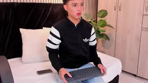 leohard_ online show from January 17, 2026, 11:48 am