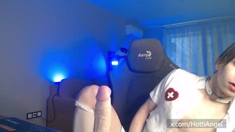 Snapshot of leon_yuugen chatting on December 2, 2025, 10:31 am Leon online show from December 2, 2025, 10:31 am