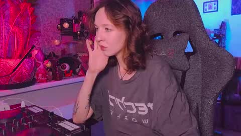 Snapshot of leona_nick chatting on February 21, 2026, 3:57 pm leona online show from February 21, 2026, 3:57 pm