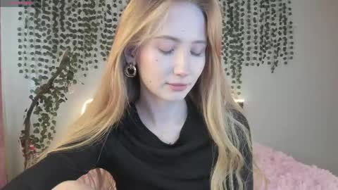 Snapshot of leona_vixen chatting on May 14, 2026, 10:55 am Leona online show from May 14, 2026, 10:55 am
