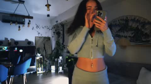 Leo online show from April 19, 2026, 8:44 pm