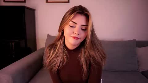 Mia online show from December 3, 2025, 6:32 am