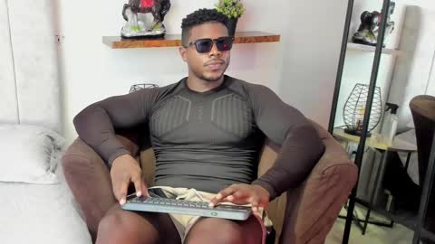 Leandro jones online show from February 19, 2026, 9:00 pm