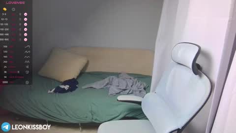 leonkissboy online show from March 18, 2026, 5:27 pm